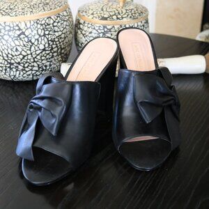 Avec Les Filles Open-Toe Black Leather Bow Heels (Size 9)
